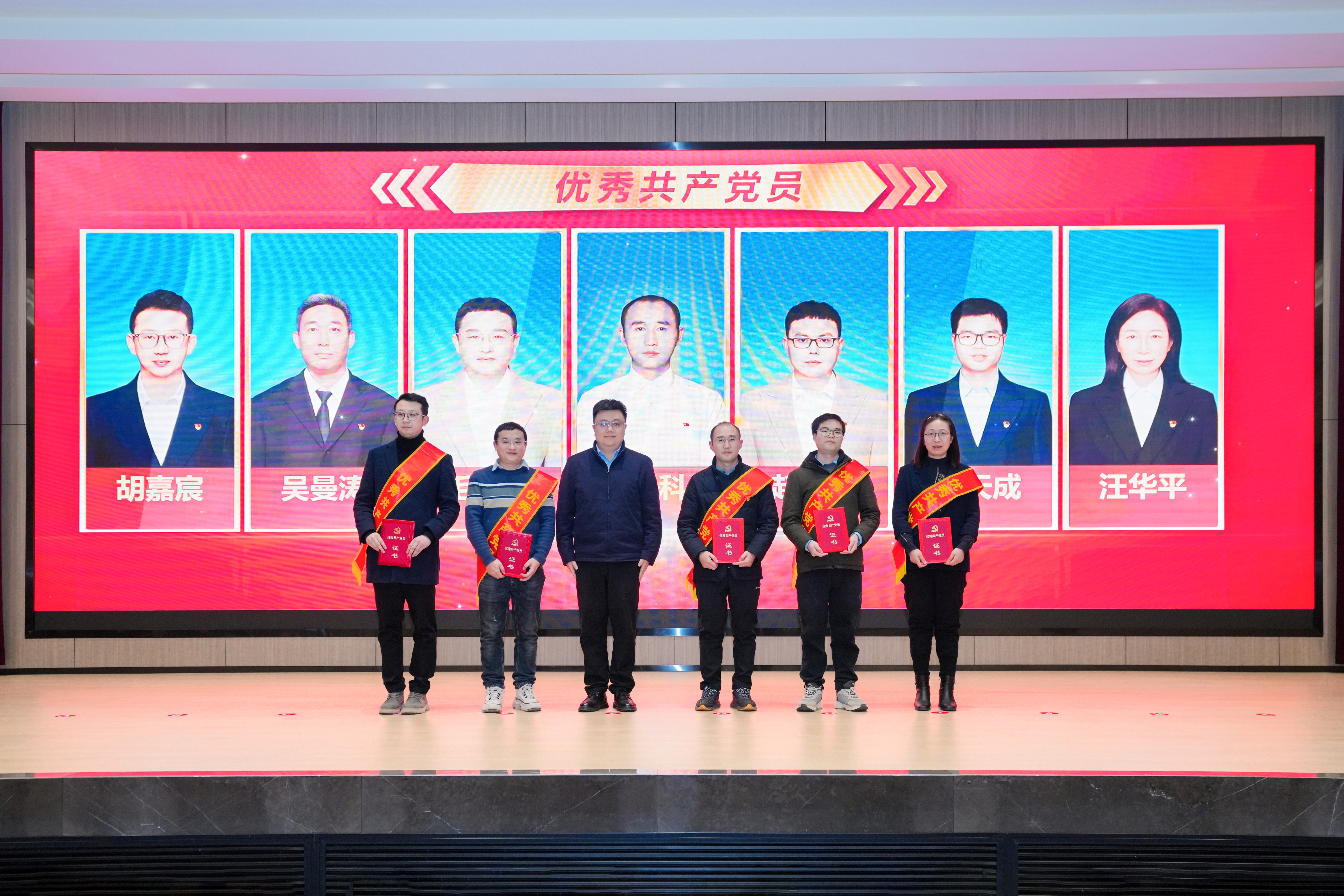 2-優秀共產黨員1.jpg
